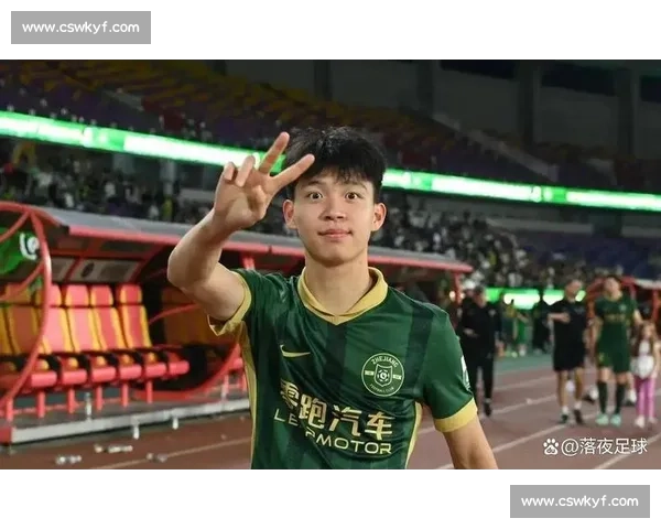 半场焦灼引热议 王钰栋场边急盼破局 半场焦灼引热议 王钰栋场边急盼破局