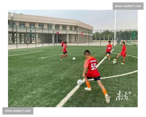 绿茵为媒:深圳援疆托举 儿子娃娃 足球梦 绿茵为媒:深圳援疆托举 儿子娃娃 足球梦