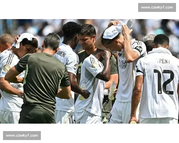 荒诞!世俱杯中断两小时,球员骑单车热身引球迷质疑:世界杯要变健身房? 荒诞!世俱杯中断两小时,球员骑单车热身引球迷质疑:世界杯要变健身房?