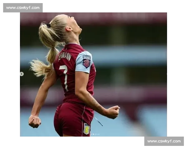 尤文女足艾丽莎 - 莱曼晒比基尼照：阳光沙滩尽显冠军风采